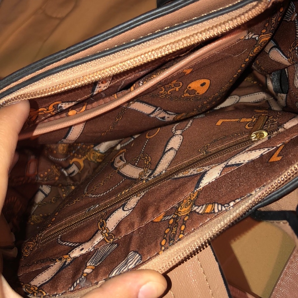 Pink Purse - Picture 3 of 3